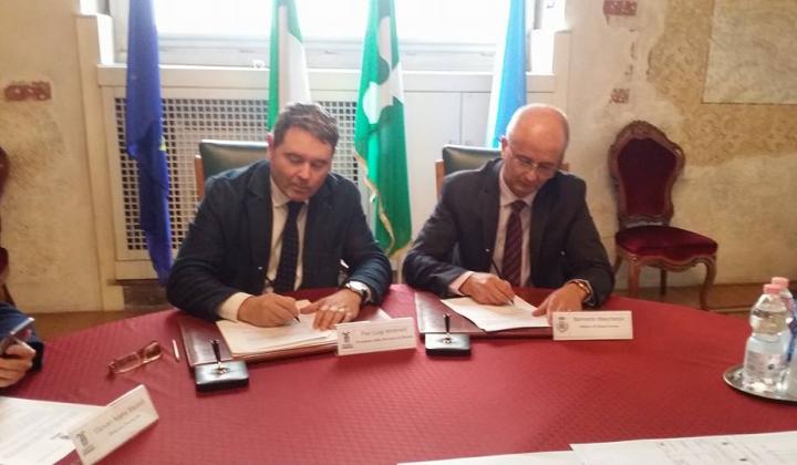 Firma ADP tra la Provincia di Brescia e il Comune di Paisco Loveno - Foto 01