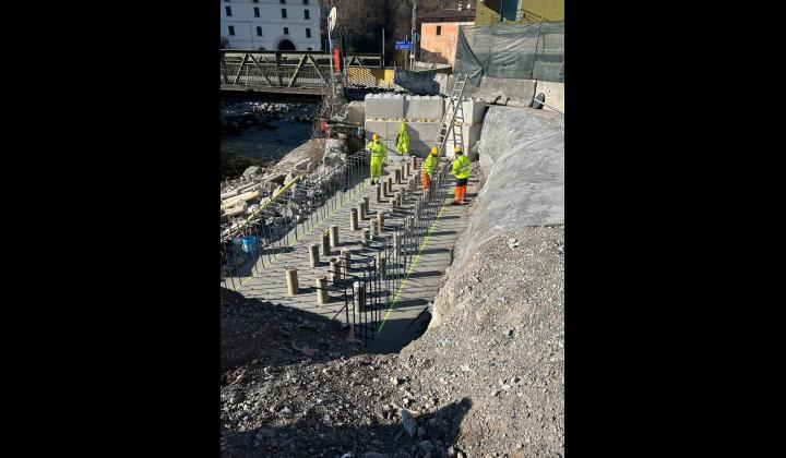 Sono ripresi i lavori per la realizzazione del ponte sul fiume Caffaro, tra Bagolino e Storo, sulla SPBS 237 “Del Caffaro”.